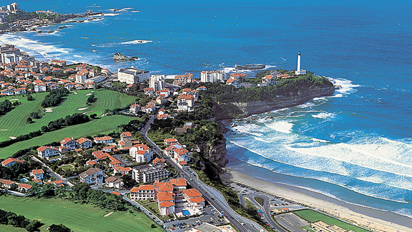 Biarritz La Phare Golf Club and the legendary Biarritz surf